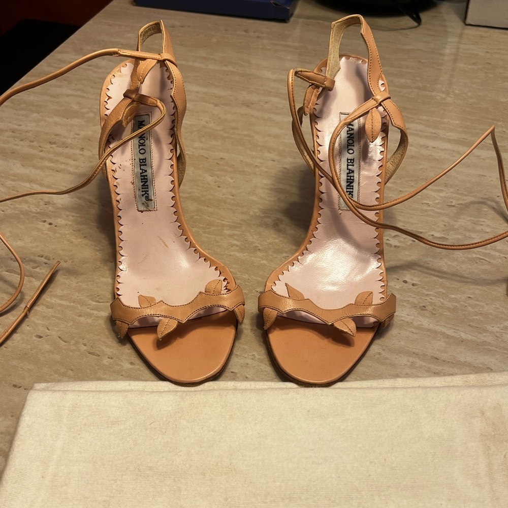 Manolo Blahnik - size 6.5 - excellent condition